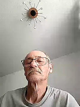 Snapshot of oleg049 chatting on 06-10-26, 08:15 oleg049 online show from 06-10-26, 08:15