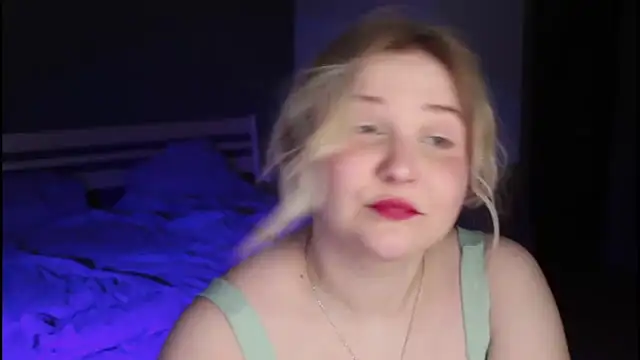 Snapshot of sensual_girrrl chatting on 06-11-26, 12:23 sensual girrrl online show from 06-11-26, 12:23