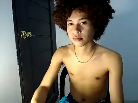 Snapshot of Asiantwink21 chatting on 06-02-26, 02:17 Asiantwink21 online show from 06-02-26, 02:17