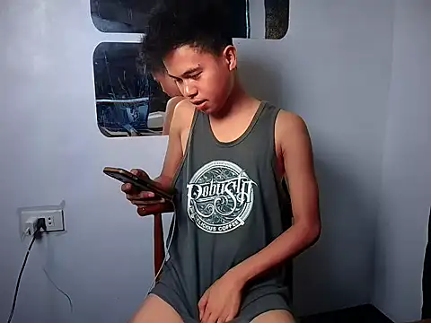 Snapshot of Asiantwink21 chatting on 10-10-25, 03:18 Asiantwink21 online show from 10-10-25, 03:18