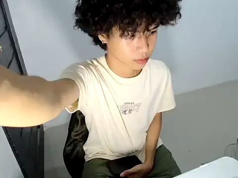 Snapshot of Asiantwink21 chatting on 05-07-26, 05:05 Asiantwink21 online show from 05-07-26, 05:05