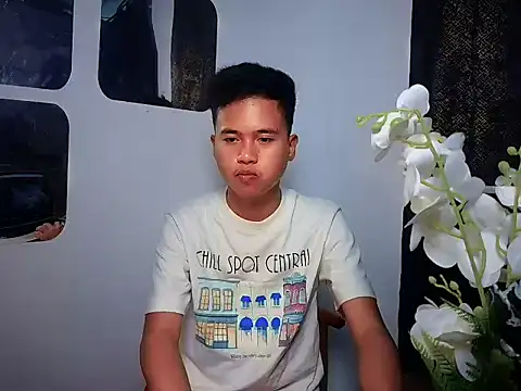 Snapshot of Asiantwink21 chatting on 10-01-25, 04:11 Asiantwink21 online show from 10-01-25, 04:11