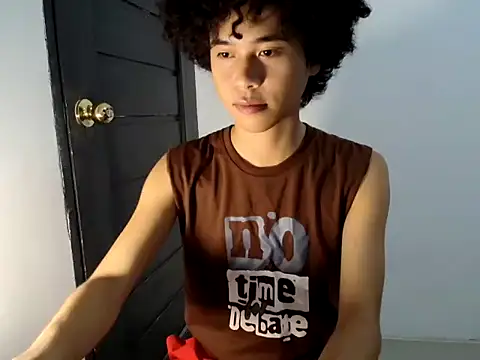 Snapshot of Asiantwink21 chatting on 05-15-26, 04:05 Asiantwink21 online show from 05-15-26, 04:05