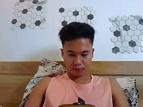 Snapshot of Asiantwink21 chatting on 09-23-25, 04:58 Asiantwink21 online show from 09-23-25, 04:58