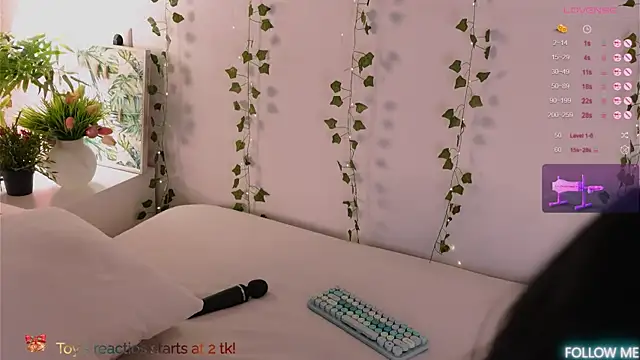 Snapshot of CarlyMilton chatting on 02-25-26, 09:47 CarlyMilton online show from 02-25-26, 09:47