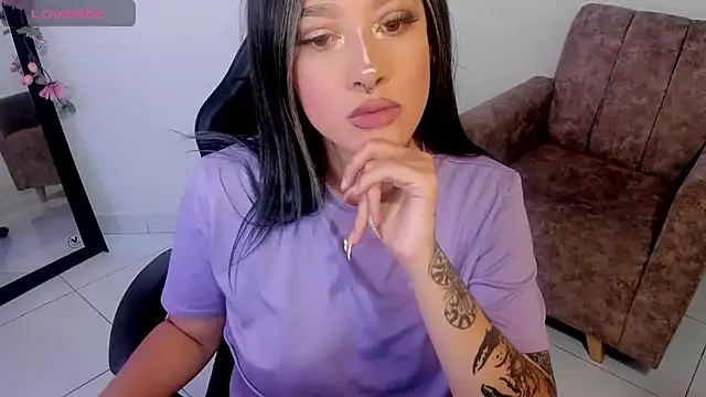 Snapshot of kat_apple chatting on 06-19-26, 01:22 kat apple online show from 06-19-26, 01:22