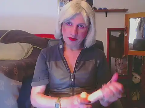 Snapshot of LorenJade chatting on 04-22-26, 07:04 LorenJade online show from 04-22-26, 07:04