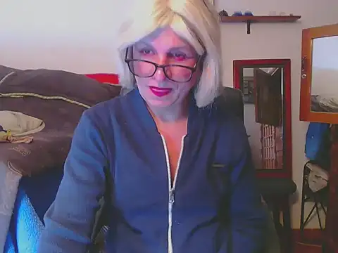 Snapshot of LorenJade chatting on 04-27-26, 07:28 LorenJade online show from 04-27-26, 07:28