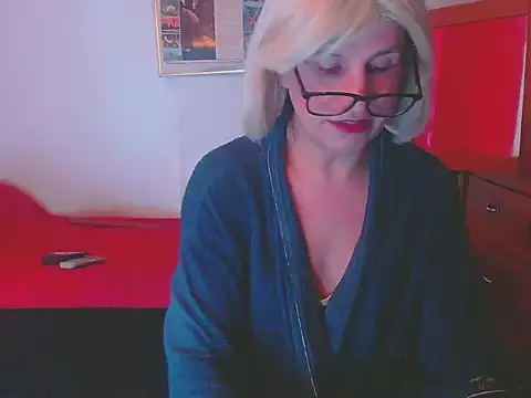 LorenJade online show from 12-17-25, 07:24