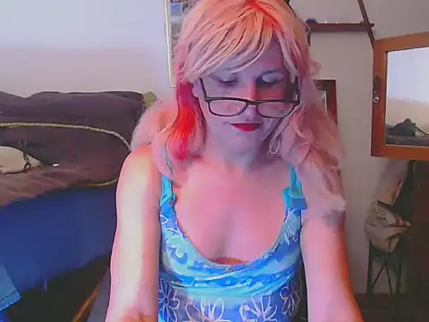 Snapshot of LorenJade chatting on 05-19-26, 07:48 LorenJade online show from 05-19-26, 07:48