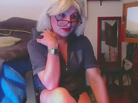 Snapshot of LorenJade chatting on 04-20-26, 07:55 LorenJade online show from 04-20-26, 07:55