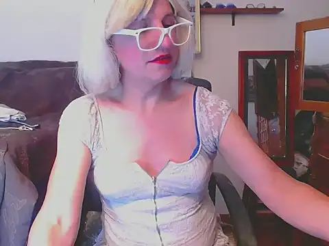 LorenJade online show from 04-13-26, 11:42