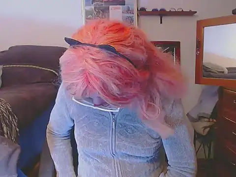 Snapshot of LorenJade chatting on 05-14-26, 07:49 LorenJade online show from 05-14-26, 07:49