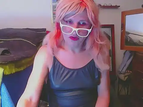 Snapshot of LorenJade chatting on 05-15-26, 07:06 LorenJade online show from 05-15-26, 07:06