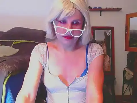 Snapshot of LorenJade chatting on 04-19-26, 09:54 LorenJade online show from 04-19-26, 09:54