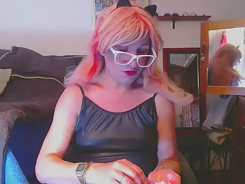 Snapshot of LorenJade chatting on 05-12-26, 07:27 LorenJade online show from 05-12-26, 07:27
