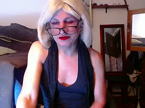 LorenJade online show from 06-19-26, 07:47