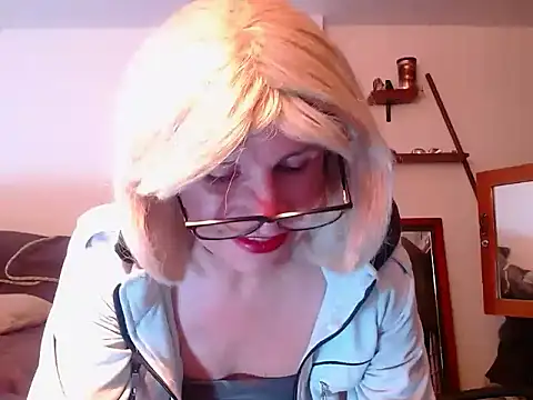 LorenJade online show from 06-13-26, 08:01