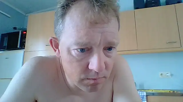 Snapshot of bertolini chatting on 05-31-26, 07:36 bertolini online show from 05-31-26, 07:36