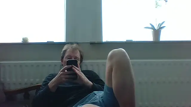 Snapshot of bertolini chatting on 05-10-26, 12:42 bertolini online show from 05-10-26, 12:42