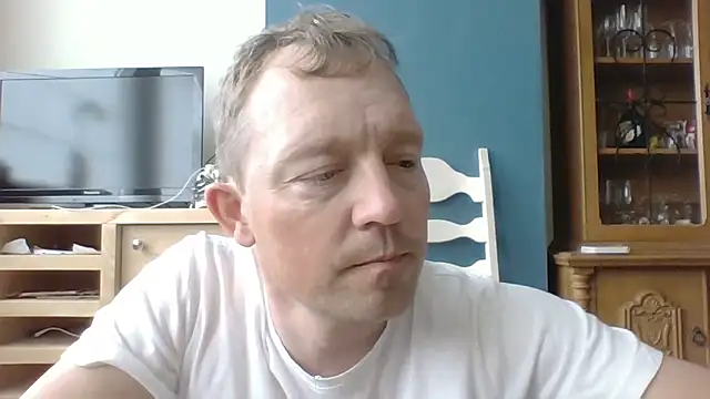Snapshot of bertolini chatting on 05-21-26, 11:51 bertolini online show from 05-21-26, 11:51