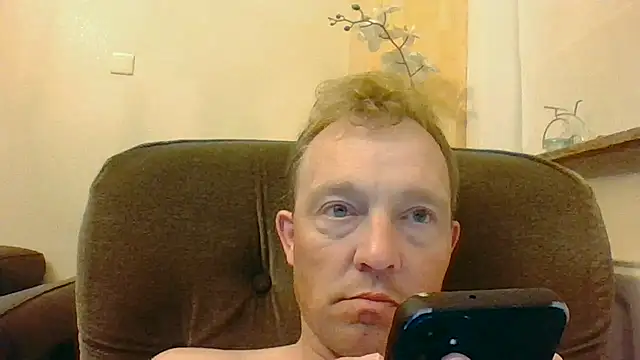 Snapshot of bertolini chatting on 06-01-26, 09:14 bertolini online show from 06-01-26, 09:14