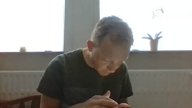 Snapshot of bertolini chatting on 05-15-26, 06:39 bertolini online show from 05-15-26, 06:39