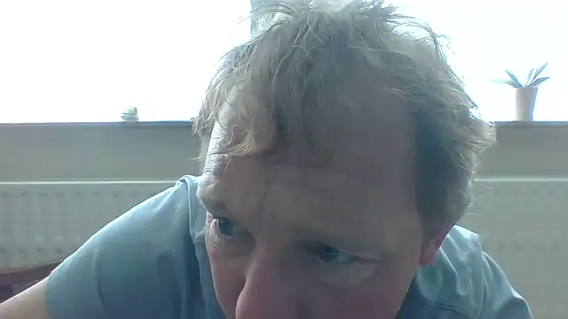Snapshot of bertolini chatting on 04-27-26, 01:20 bertolini online show from 04-27-26, 01:20