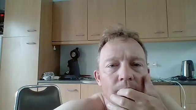 Snapshot of bertolini chatting on 06-02-26, 09:20 bertolini online show from 06-02-26, 09:20
