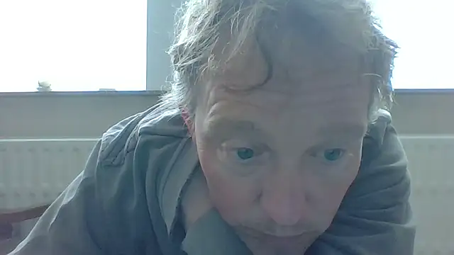 Snapshot of bertolini chatting on 05-11-26, 01:01 bertolini online show from 05-11-26, 01:01