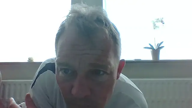Snapshot of bertolini chatting on 05-18-26, 07:02 bertolini online show from 05-18-26, 07:02
