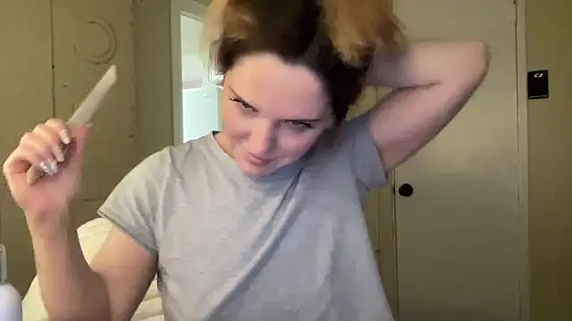 Snapshot of sexylilly69 chatting on 06-11-26, 02:44 sexylilly69 online show from 06-11-26, 02:44