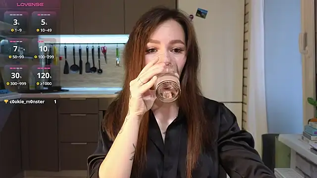 girl with snaketatto0 online show from 03-19-25, 02:48