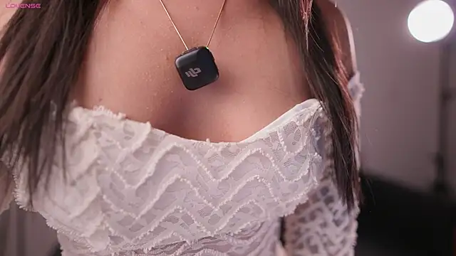 GigiLee  online show from 04-12-26, 01:42