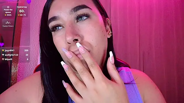 leahtemptation3 online show from 12-20-25, 01:58