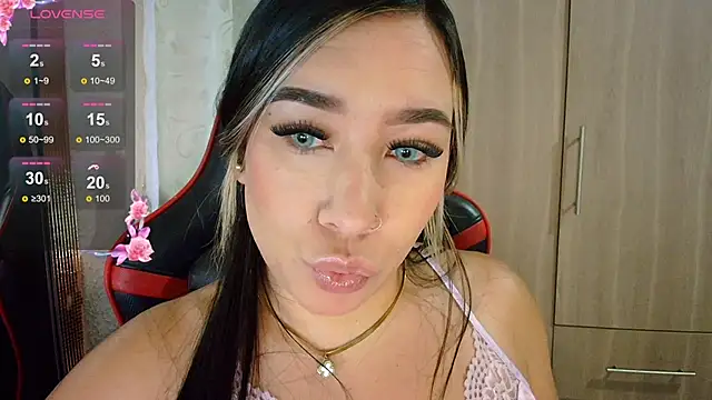 Snapshot of leahtemptation3 chatting on 04-23-26, 09:05 leahtemptation3 online show from 04-23-26, 09:05