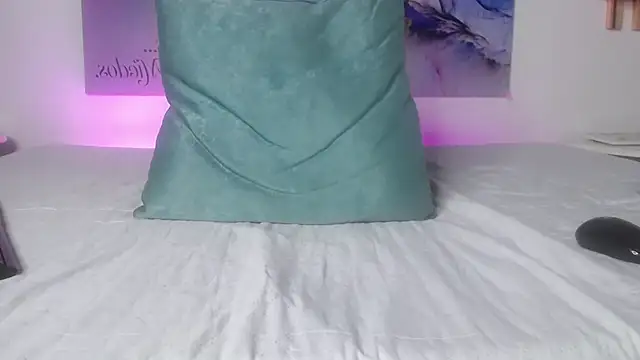 Snapshot of Benjamingrey@xh chatting on 11-11-25, 08:03 Benjamingreyxh online show from 11-11-25, 08:03