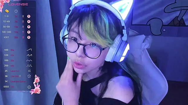 Snapshot of maydaykimmy chatting on 03-05-25, 08:21 maydaykimmy online show from 03-05-25, 08:21