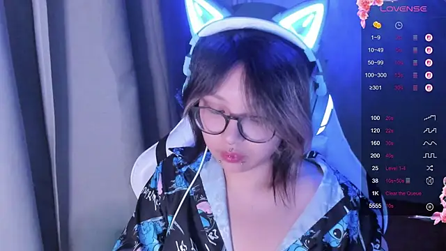 Snapshot of maydaykimmy chatting on 10-05-25, 09:05 maydaykimmy online show from 10-05-25, 09:05