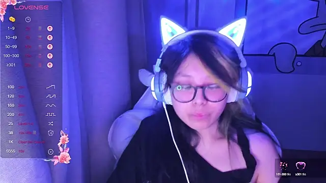 Snapshot of maydaykimmy chatting on 02-14-25, 03:33 maydaykimmy online show from 02-14-25, 03:33