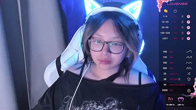 Snapshot of maydaykimmy chatting on 10-04-25, 10:00 maydaykimmy online show from 10-04-25, 10:00