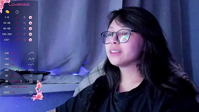 Snapshot of maydaykimmy chatting on 12-11-24, 09:23 maydaykimmy online show from 12-11-24, 09:23