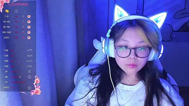 Snapshot of maydaykimmy chatting on 02-13-25, 02:45 maydaykimmy online show from 02-13-25, 02:45