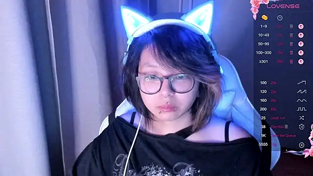 Snapshot of maydaykimmy chatting on 10-10-25, 08:42 maydaykimmy online show from 10-10-25, 08:42