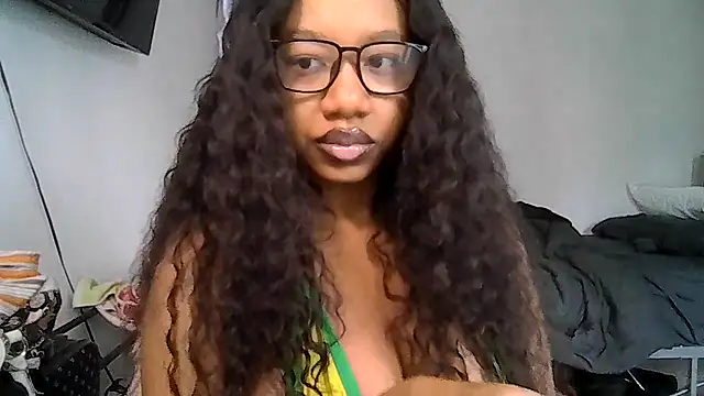 Snapshot of goddessdaisysky chatting on 05-01-26, 02:33 goddessdaisysky online show from 05-01-26, 02:33