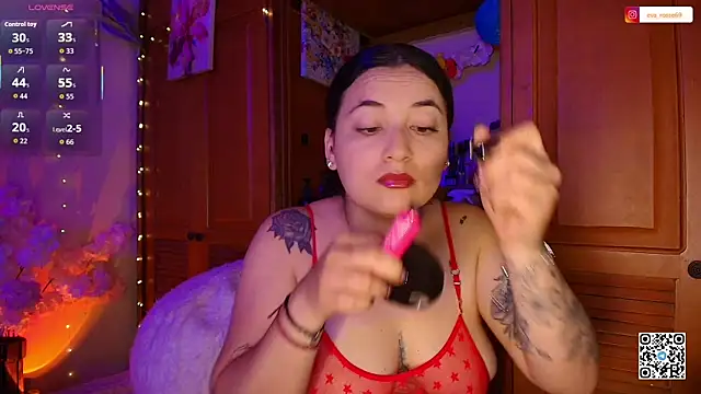 Snapshot of eva_rosse69 chatting on 05-27-26, 12:12 eva rosse69 online show from 05-27-26, 12:12