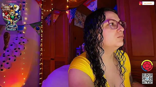Snapshot of eva_rosse69 chatting on 06-17-26, 12:04 eva rosse69 online show from 06-17-26, 12:04