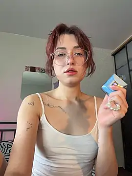 Snapshot of Evangeline_Lawrence_ chatting on 05-17-26, 02:50 Evangeline Lawrence online show from 05-17-26, 02:50