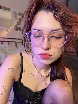 Snapshot of Evangeline_Lawrence_ chatting on 05-15-26, 11:30 Evangeline Lawrence online show from 05-15-26, 11:30