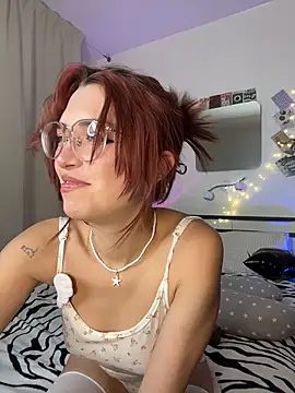 Evangeline Lawrence  online show from 11-19-25, 05:13